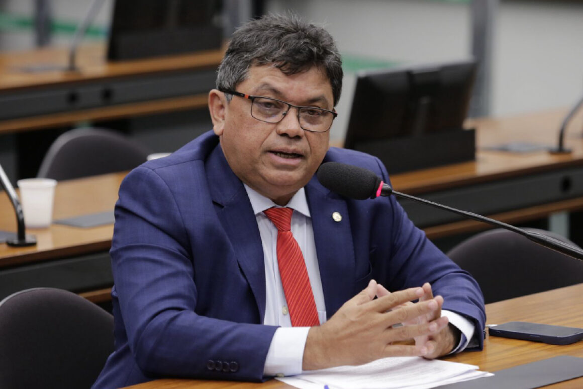 “Perseguição movida pelo ódio insano”, diz Márcio Jerry sobre quebra de sigilos de Camarão “Perseguição movida pelo ódio insano”, diz Márcio Jerry sobre quebra de sigilos de Camarão