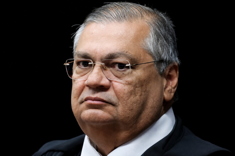 Dino tira sigilo de decisões que apontam homicídio, corrupção e obstrução à Justiça no Maranhão