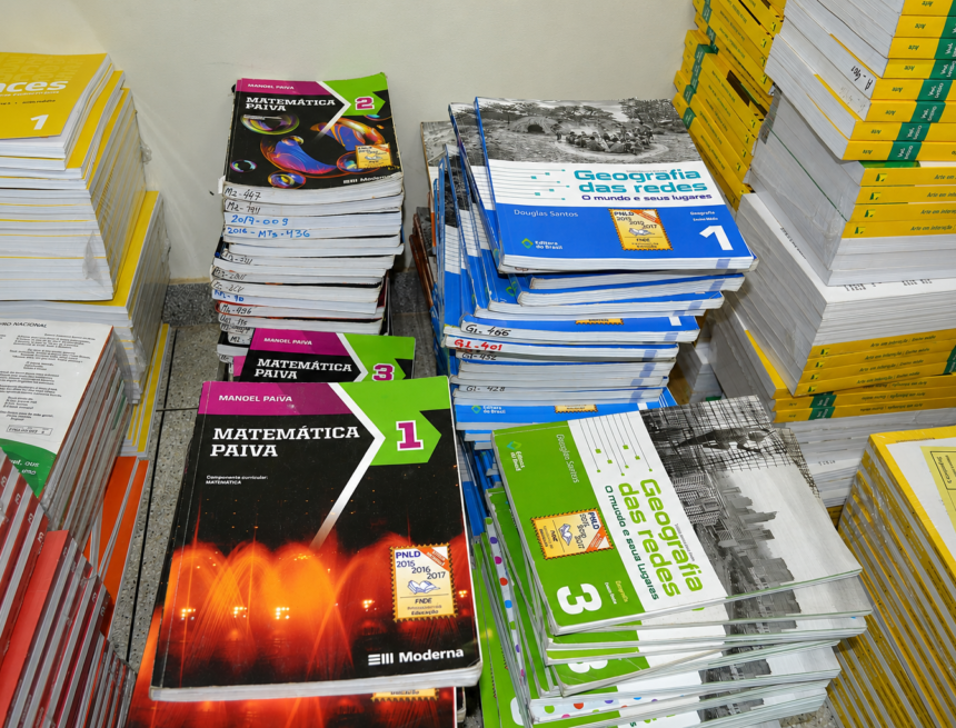 PF faz operação em Matões e Timon contra desvio de mais de 20 toneladas de livros didáticos PF faz operação em Matões e Timon contra desvio de mais de 20 toneladas de livros didáticos