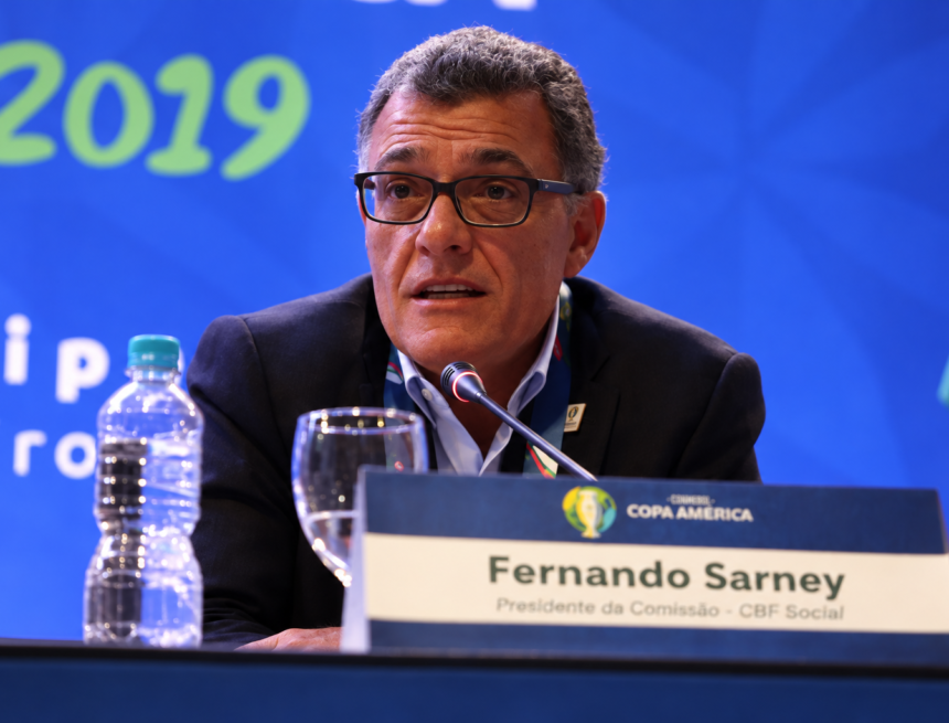 Flávio Bolsonaro apresenta notícia-crime ao STF contra Fernando Sarney por suposta coação no caso Dark Horse Flávio Bolsonaro apresenta notícia-crime ao STF contra Fernando Sarney por suposta coação no caso Dark Horse