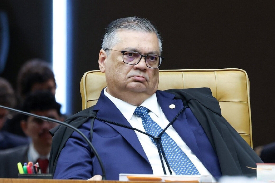 Dino pede apuração de magistrados com indícios de vínculos financeiros com Banco Master Dino pede apuração de magistrados com indícios de vínculos financeiros com Banco Master