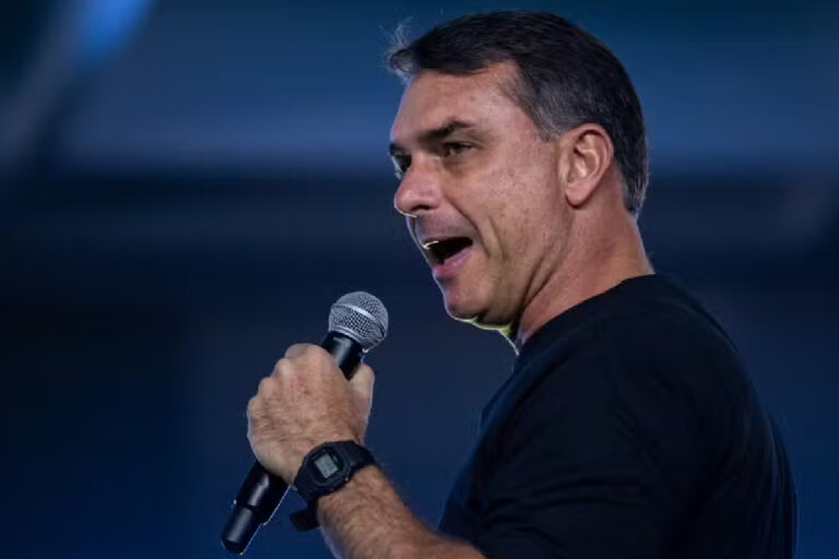 Flávio Bolsonaro cumpre agenda de campanha em São Luís nesta terça-feira