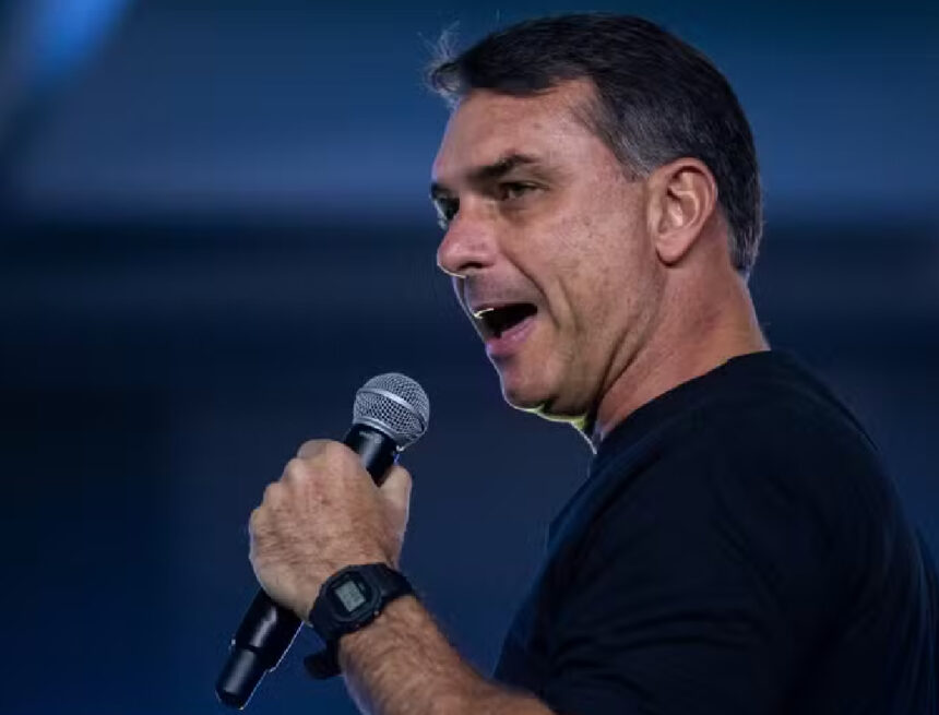 Flávio Bolsonaro cumpre agenda de campanha em São Luís nesta terça-feira Flávio Bolsonaro cumpre agenda de campanha em São Luís nesta terça-feira