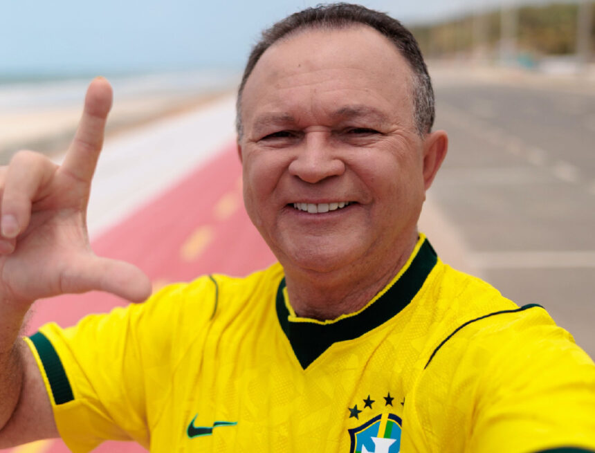 Carlos Brandão “faz o L” e declara apoio a Lula no segundo turno Carlos Brandão “faz o L” e declara apoio a Lula no segundo turno