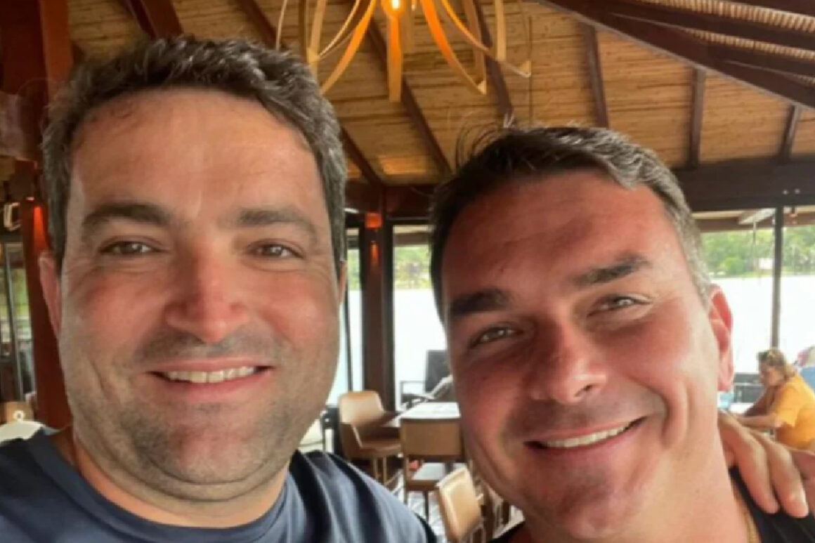Dono da TV Difusora pagou para remover links sobre ligação com Flávio Bolsonaro, aponta PF Dono da TV Difusora pagou para remover links sobre ligação com Flávio Bolsonaro, aponta PF
